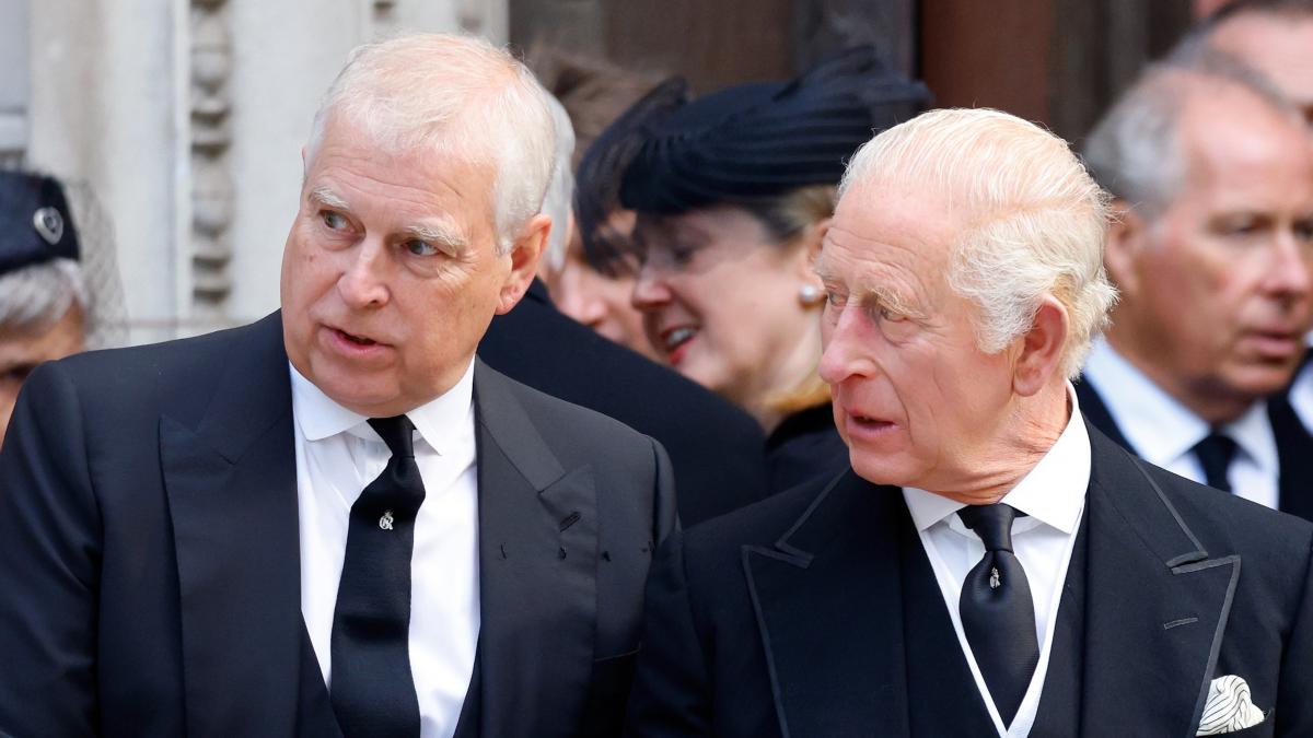 Carlos III habla como nunca de la relación de su hermano Andrés con Epstein y deja claro que la casa real británica quiere colaborar con la policía