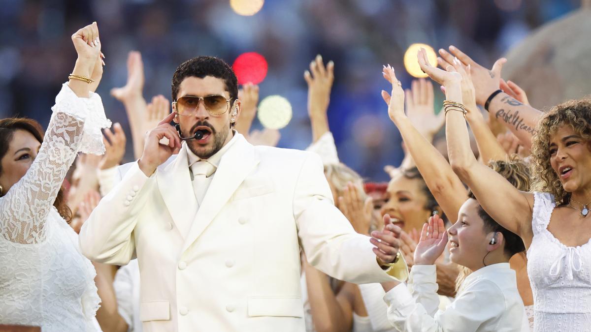 Los diez mensajes y guiños de Bad Bunny en el show de la Super Bowl