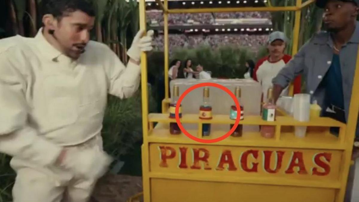Lío por dónde había una bandera de España en la actuación de Bad Bunny durante la Super Bowl: hay hasta quejas