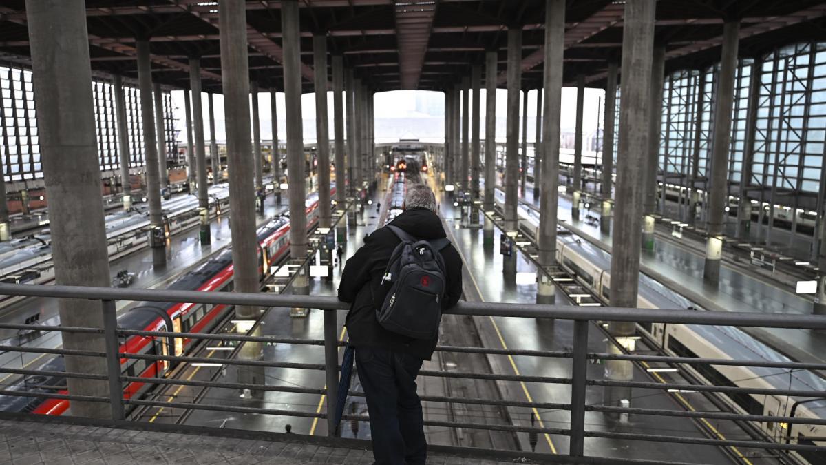Estos son los derechos que tienes si te cancelan o sufres retrasos con tu tren durante la huelga ferroviaria