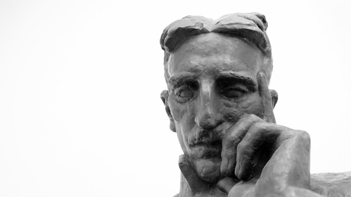 Nikola Tesla, científico y filósofo: "Uno debe estar cuerdo para pensar con claridad, pero uno puede pensar profundamente y estar completamente loco"
