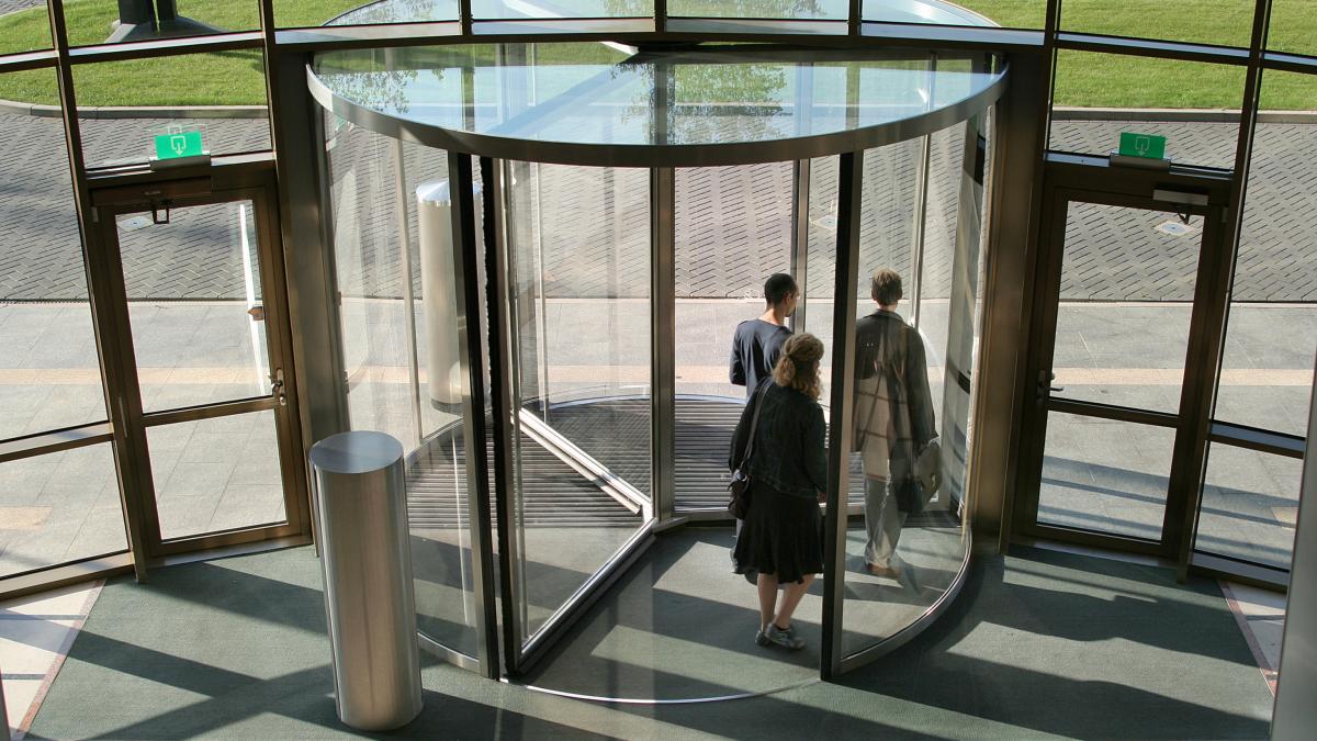 Laurin, mujer sin hogar de 21 años, cambia su situación: "Hoy hay salchichas y puré de patatas con champiñones"