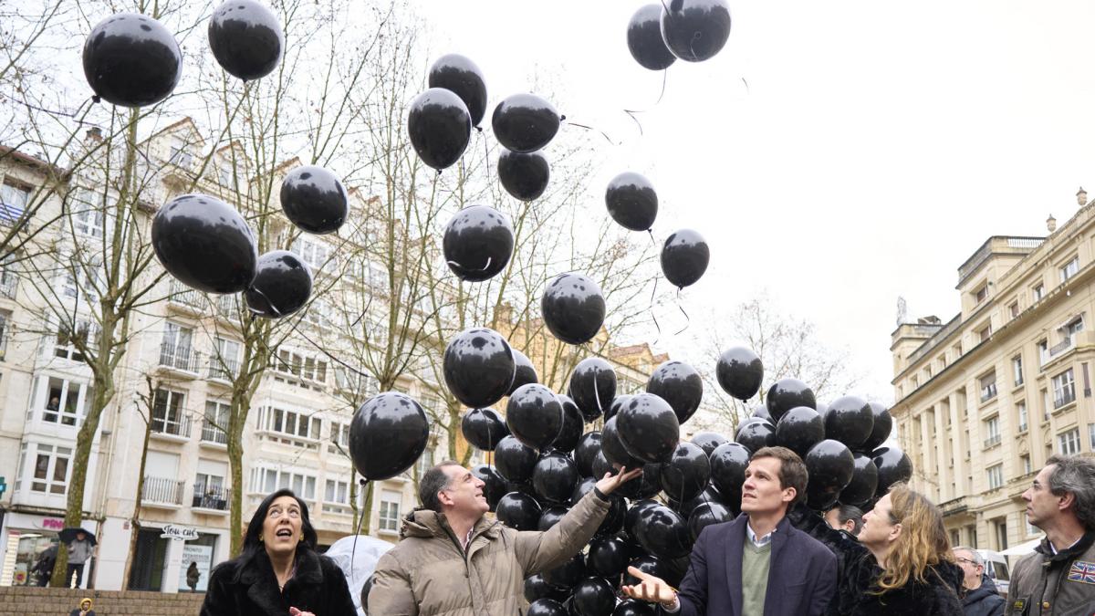 Expedientan a Vox por soltar globos en recuerdo a víctimas de ETA