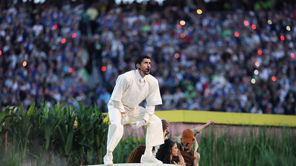 Bad Bunny dispara un 496 % la demanda de las zapatillas Adidas que lució en la Super Bowl
