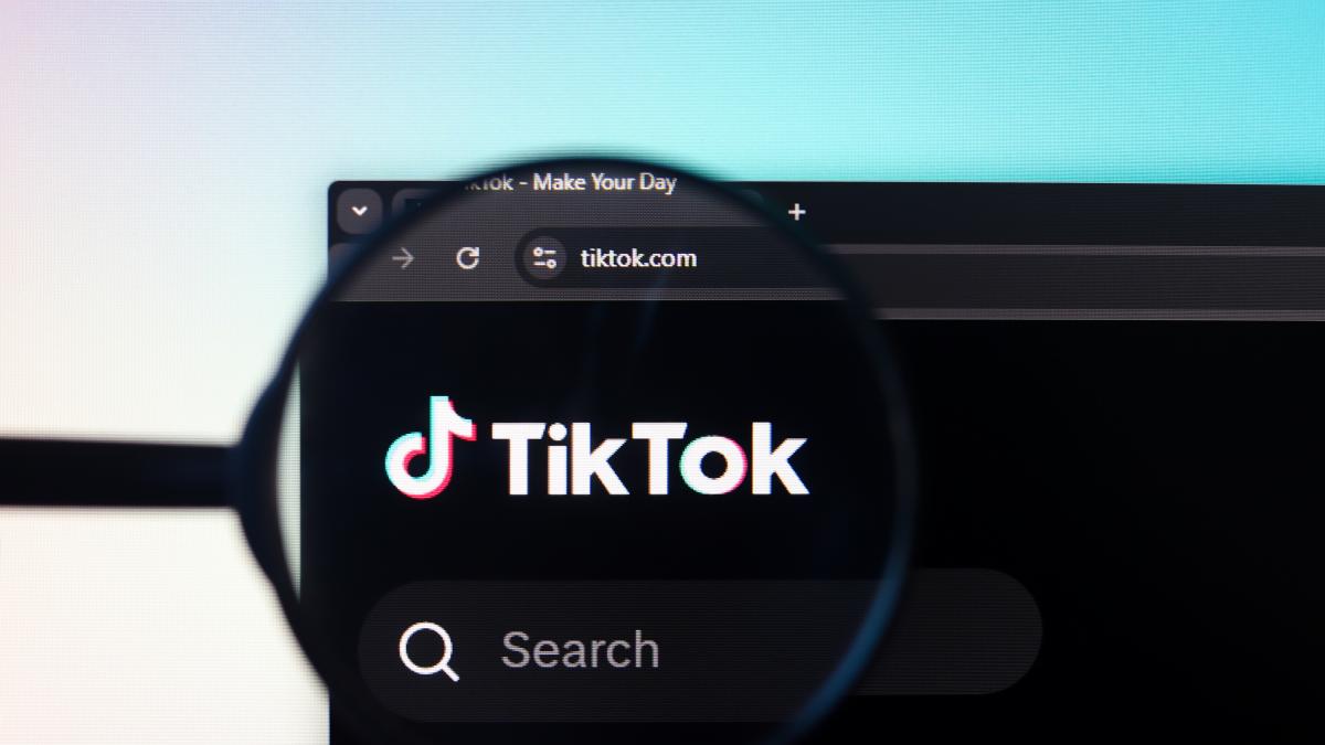 Tu hijo come lo que dice el algoritmo: expertos avisan de que TikTok convierte la comida en una herramienta de "control corporal", no de salud