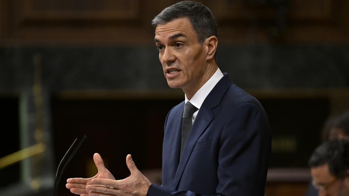 Sánchez sentencia a Abascal por cobrar un sueldo opaco y la investigación a Revuelta: "Torquemada de la corrupción"