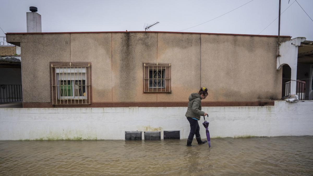 Cataluña suspende este jueves la actividad educativa, sanitaria y deportiva por el temporal
