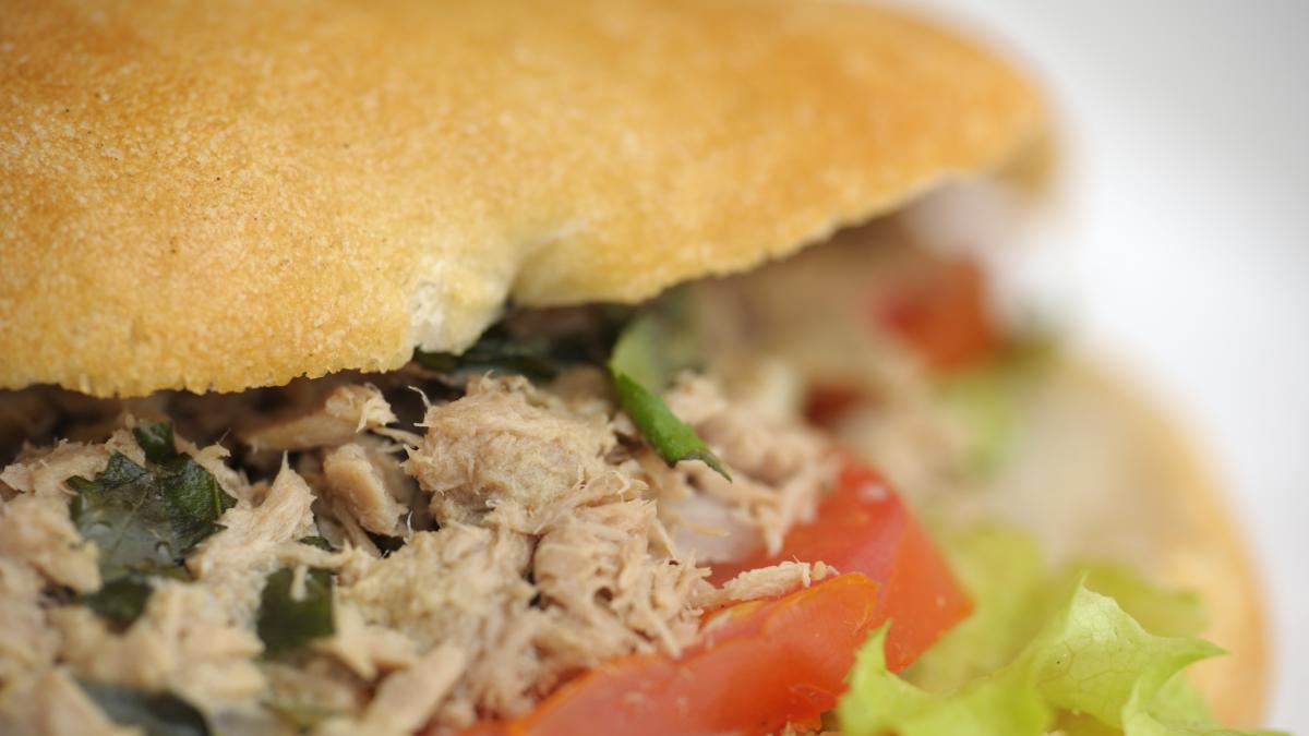 Ni mayonesa ni tomate frito: el secreto del mejor bocata de atún está en la "pastufla" según Mikel López Iturriaga