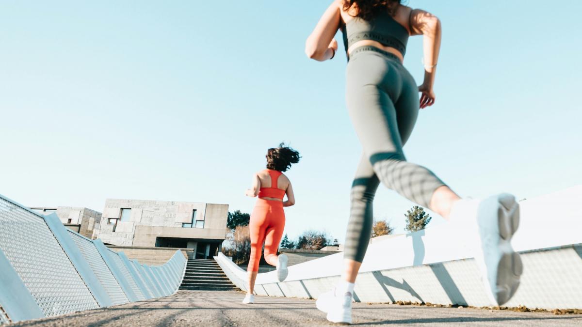 Correr mejor no es correr más: cómo el equipamiento adecuado cambia tu experiencia como runner