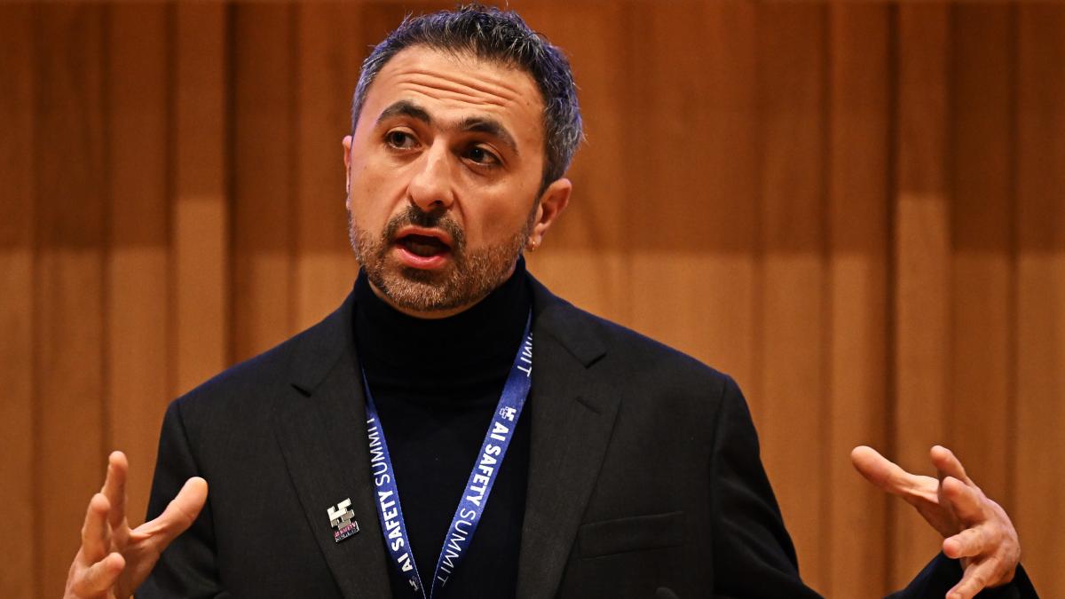 El jefe de IA de Microsoft pone fecha al fin del trabajo de oficina tradicional: "La mayoría de tareas se automatizarán en 18 meses"