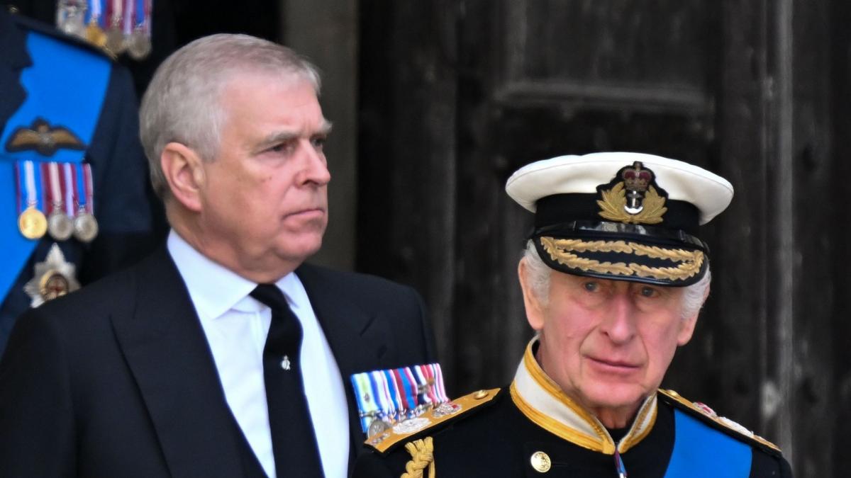 Carlos III niega haber puesto 1,5 millones de su bolsillo para el acuerdo que su hermano Andrés alcanzó con Virginia Giuffre y que le evitó ir a juicio