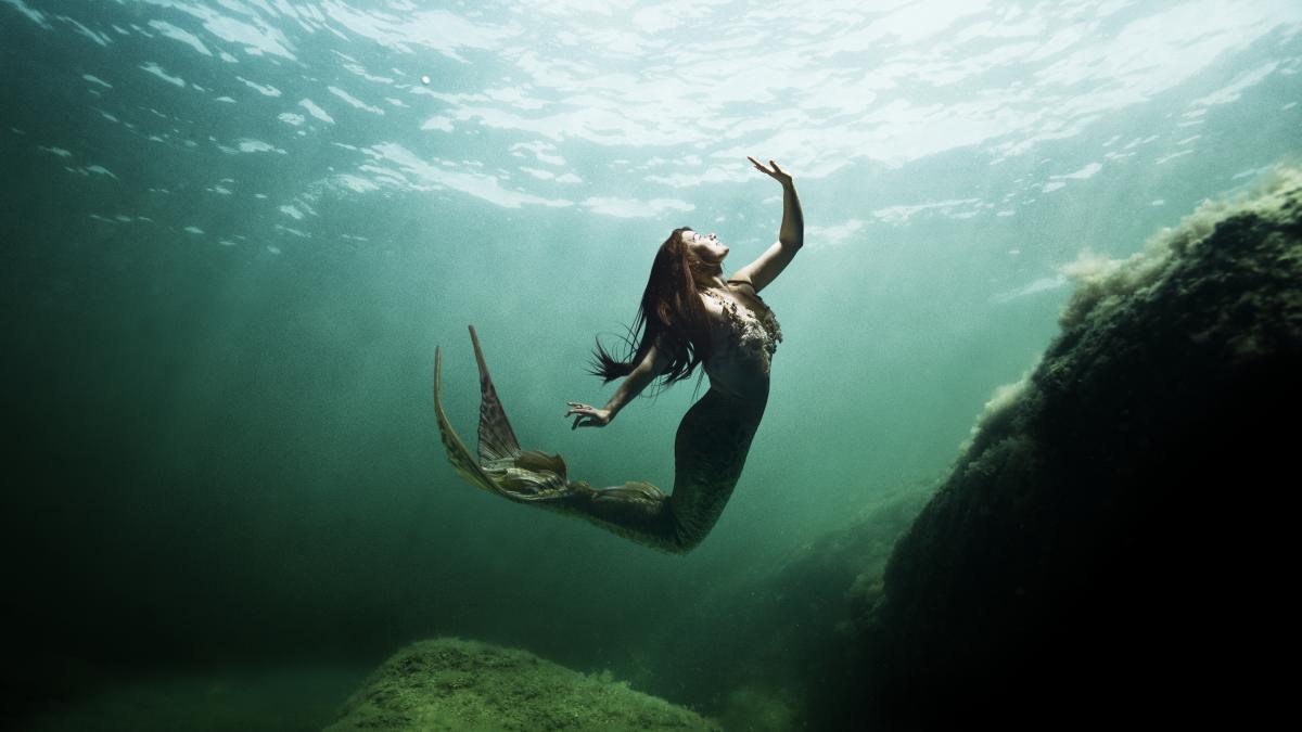 Una sirena profesional habla sin tapujos sobre su día a día: "Me puse la cola un día y la vida me cambió para siempre"