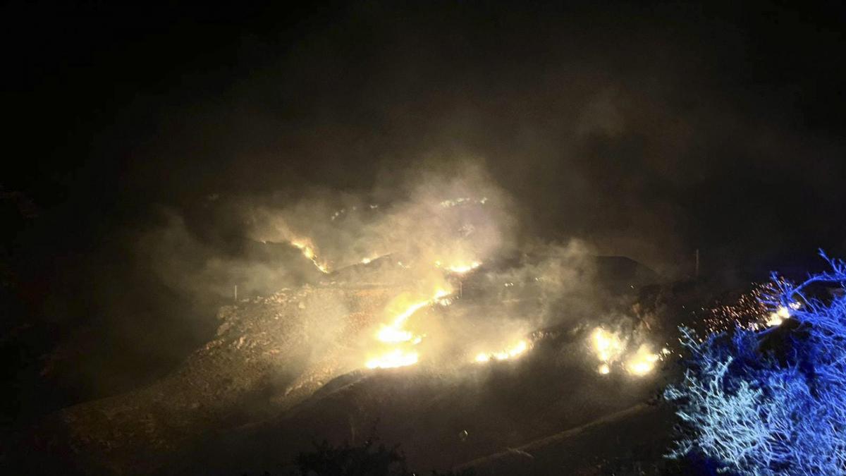 Declarado un incendio forestal en el paraje natural de Cabo Tiñoso (Cartagena)