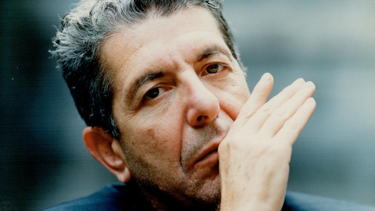Leonard Cohen, cantautor y poeta:  Un pesimista es alguien que espera a que llueva, y yo me siento completamente empapado hasta los huesos 