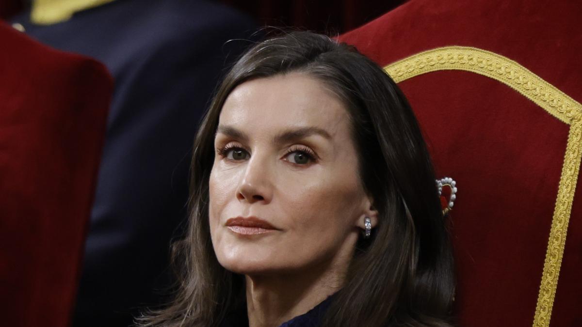 La seriedad de la reina Letizia en el acto de  Nuestra Constitución más longeva : solo la princesa Leonor logró que le cambiara la cara