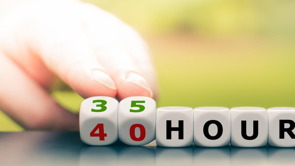 Los funcionarios del Estado abren el camino a la jornada laboral de 35 horas y ya tiene fecha