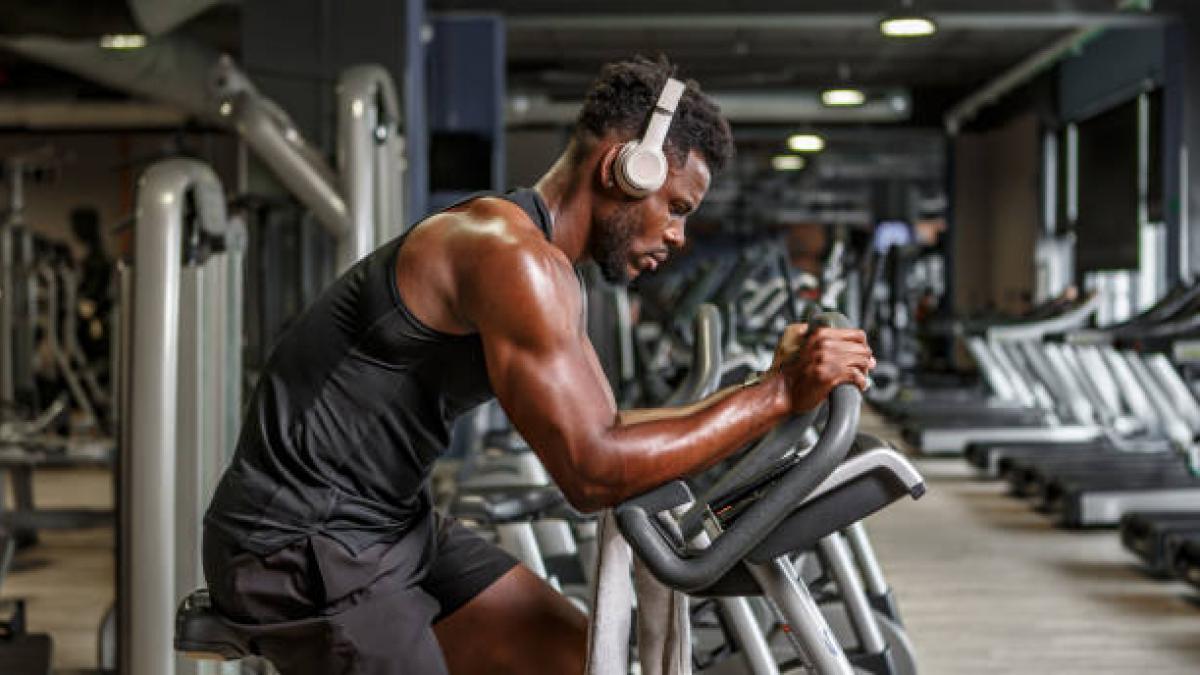 Borja Bandera, endocrino: "El músculo es un órgano antiedad, pero tener demasiada masa muscular puede acortar tu vida"