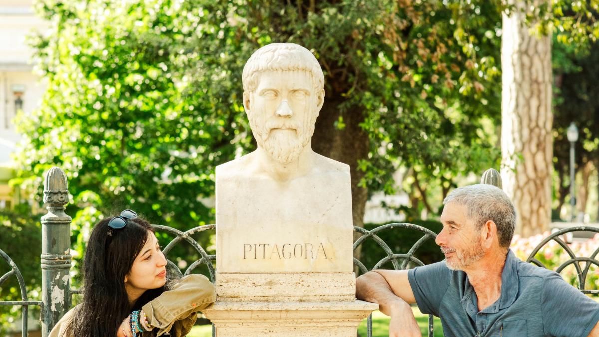 Pitágoras, filósofo y matemático griego: "Mientras los hombres sigan masacrando a sus hermanos los animales, reinará en la tierra la guerra"