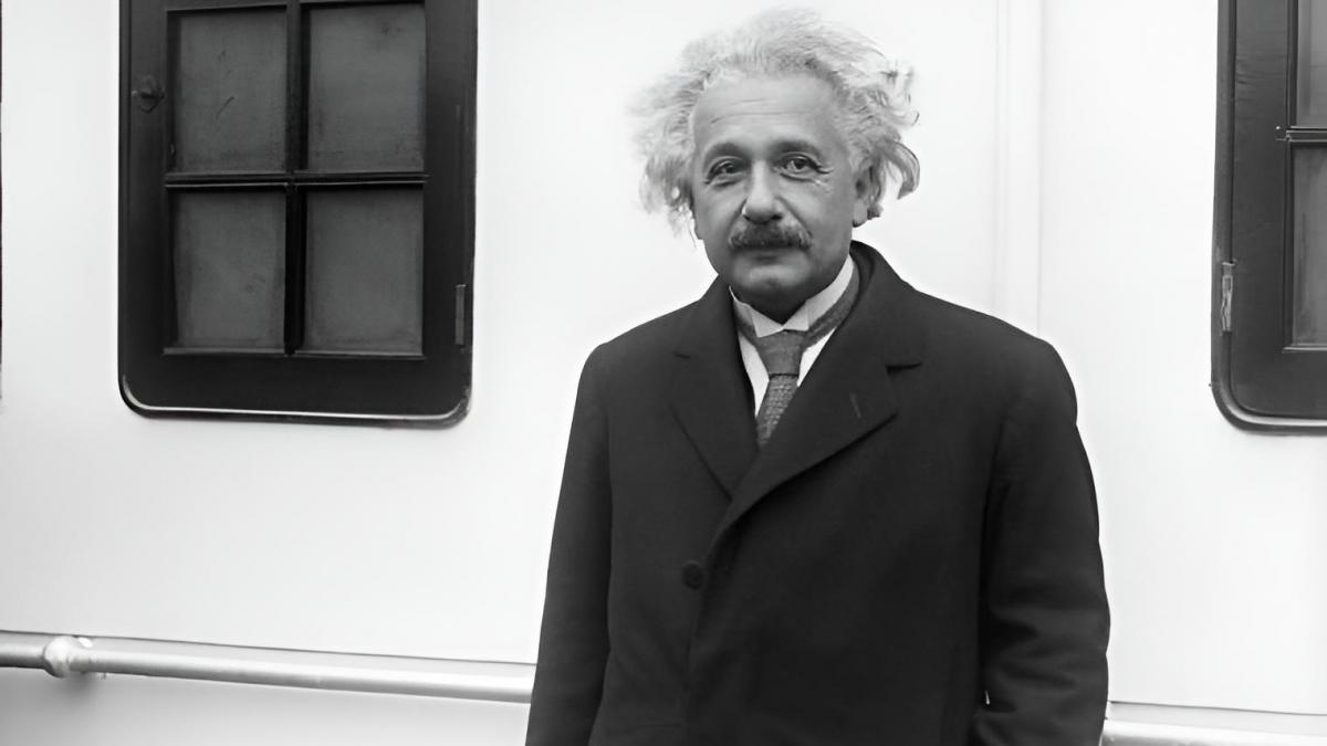 Albert Einstein, sobre la diferencia entre ser listo y ser sabio: “Una persona inteligente resuelve un problema, una sabia lo evita”