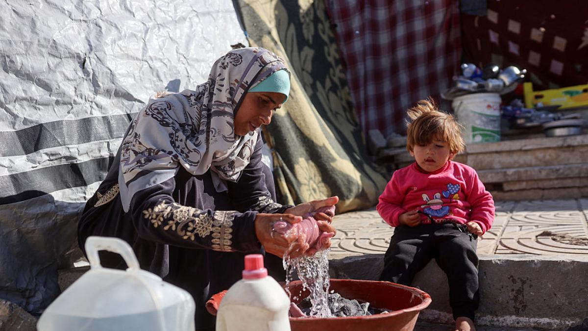 Noura, siria de 45 años desplazada en Beirut: "Llevamos una semana durmiendo en la calle; los libaneses tienen tiendas de campaña pero a nosotros no nos dejan entrar en las escuelas porque somos sirios"