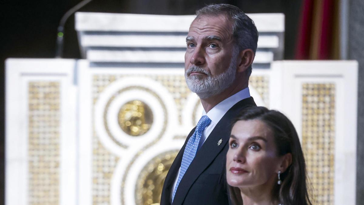 Una experta en protocolo ve este gesto de Letizia en el Vaticano y le ...