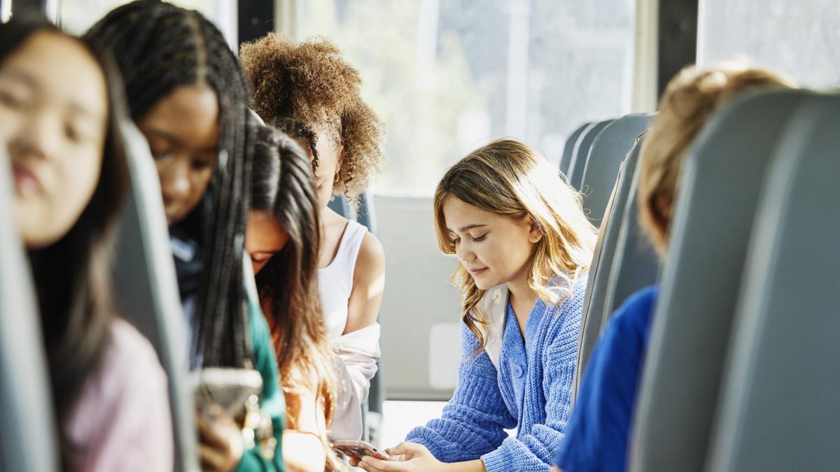 Los sanitarios alertan de los riesgos de informarse sobre salud en redes y se dirigen a los jóvenes: "No te enredes, habla con tu médico"