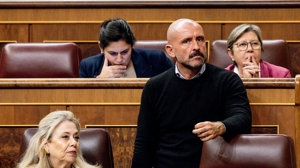 Este es el dinero (público) que cobra Jaime de los Santos, el diputado del PP que acusa a los de Sumar de  no asearse 