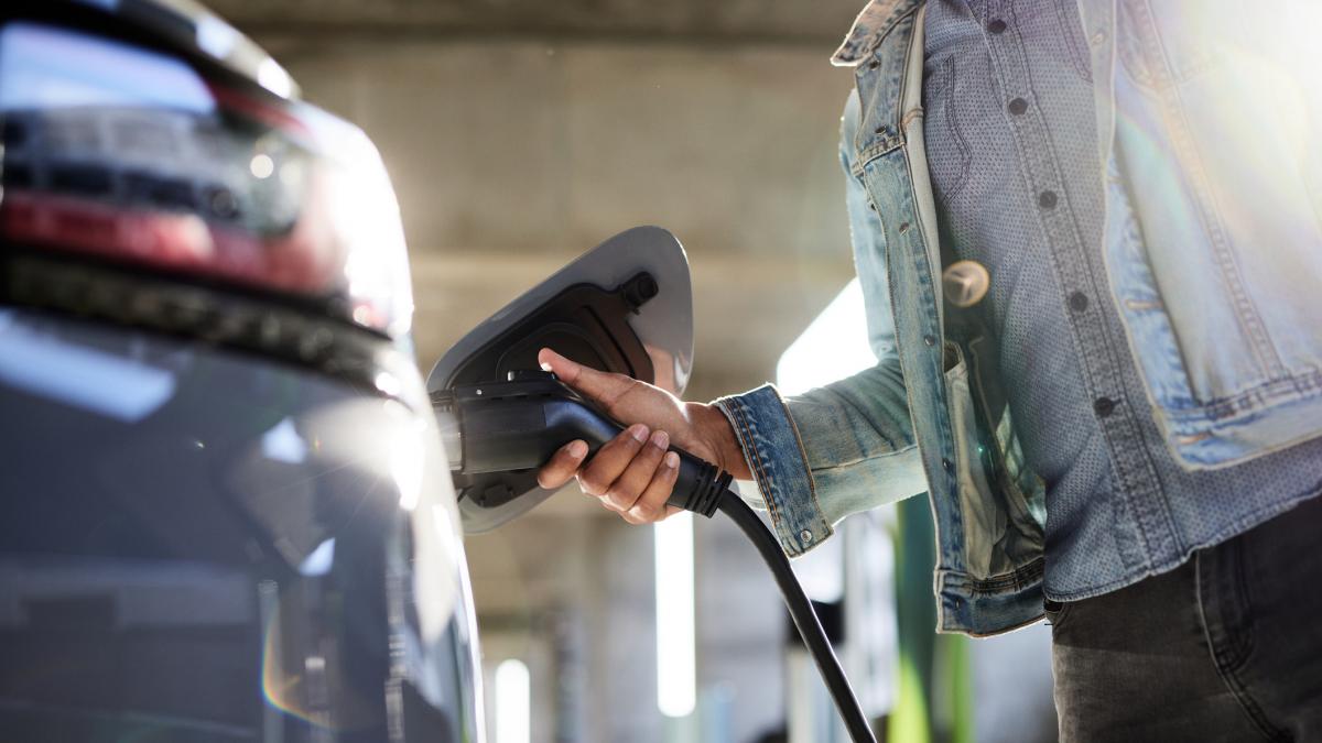 Etiopía prohíbe los coches de gasolina y diésel porque gastaba 4.500 millones de dólares al año en combustible: ahora el 50% de los etíopes no tiene electricidad para recargar el coche eléctrico