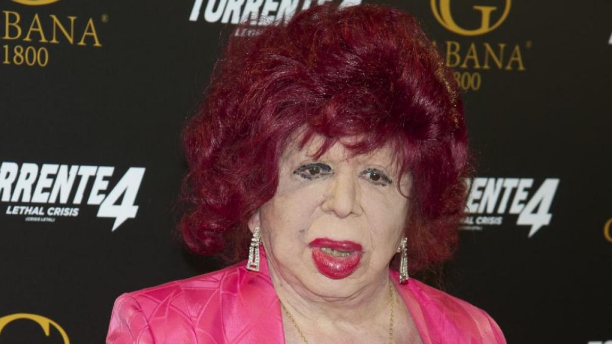 La placa que hay en homenaje a Carmen de Mairena en una pared de Barcelona conquista a todo el mundo