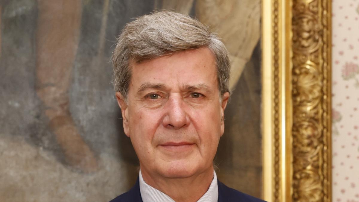 Cayetano Martínez de Irujo presenta su libro-homenaje a la duquesa de Alba con una ausencia y un momento incómodo: "La vida en un palacio no es fácil"