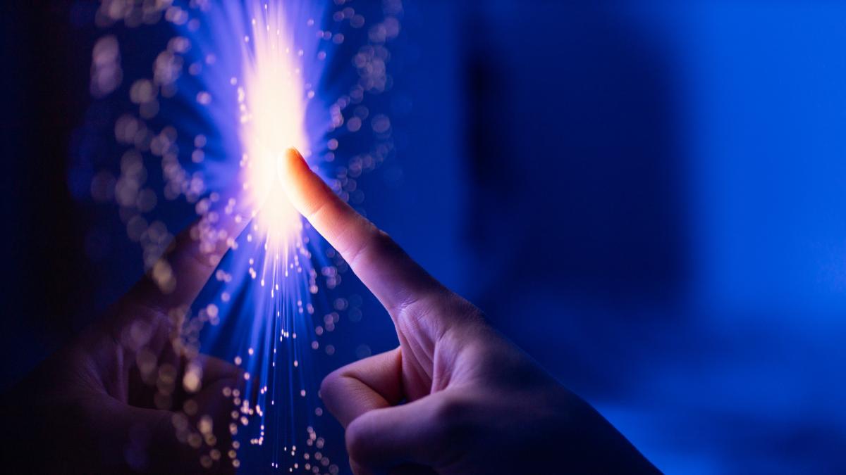 Los expertos en geopolítica tecnológica coinciden: el mundo ya se ha dividido en tres bloques digitales y Europa ni siquiera sabe qué componentes chinos llevan sus propios productos