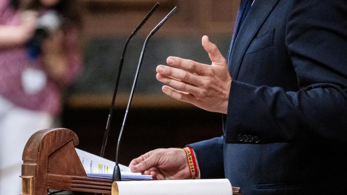 El mensaje de la pulsera de Abascal que no ha pasado desapercibido y que esconde la estrategia de Vox