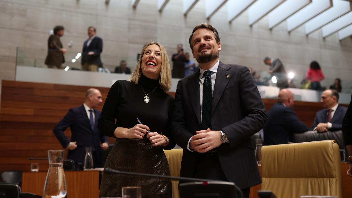 PP y Vox afirman que  no hay acuerdo  en Extremadura aunque  las sensaciones son positivas :  Trabajamos medida a medida 