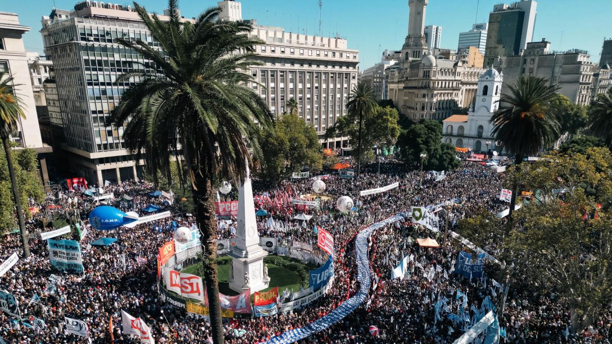 "Que digan dónde están": cientos de miles de argentinos piden justicia en el 50º aniversario de la dictadura