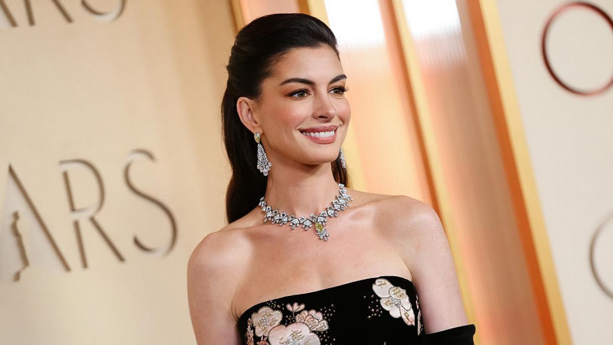 Anne Hathaway se convertirá en una 'tradwife' en su próxima película, basada en el libro 'Yesteryear'
