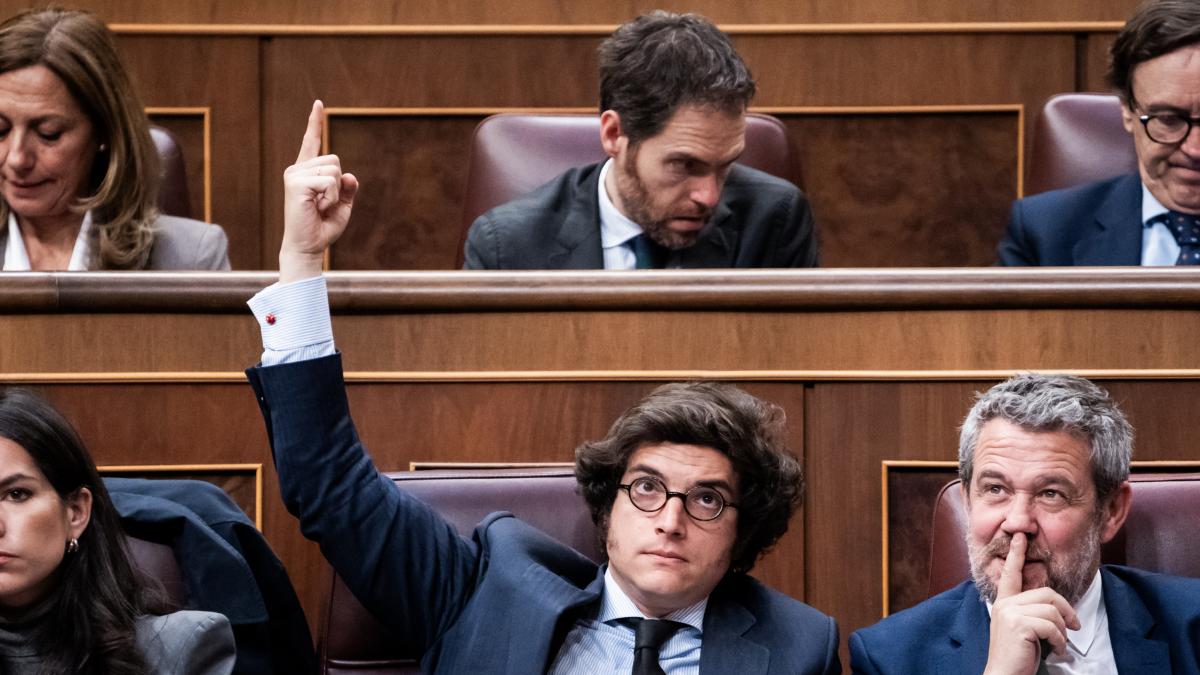 Figaredo (Vox) llama  cobarde  a Sánchez, pero lo que dice después de Feijóo dolerá más