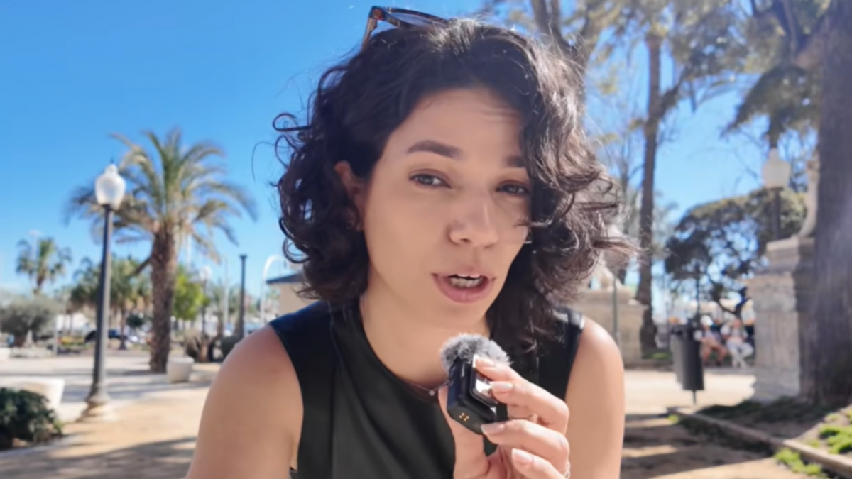 Claudia, cubana en España: "Llegué al aeropuerto de Madrid, pedí un pomito de agua y el chico del bar me miró como si estuviera loca"