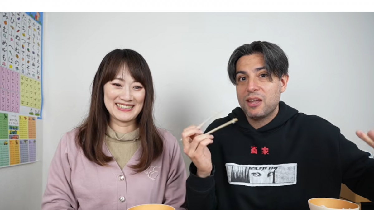 Una japonesa explica los modales que los españoles rompen en Japón: “Aquí dan manuales a los empleados para aprender a comportarse en una comida de trabajo”