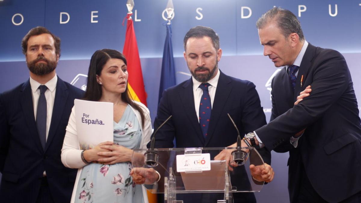 En todas las casas cuecen habas(cales): las expulsiones y traiciones abren una herida en Vox