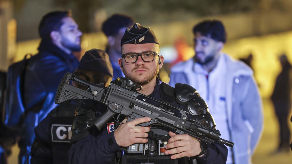 Una ciudad francesa cambia las normas y va a desarmar a su policía:  Más escopetas no significa menos delincuencia 