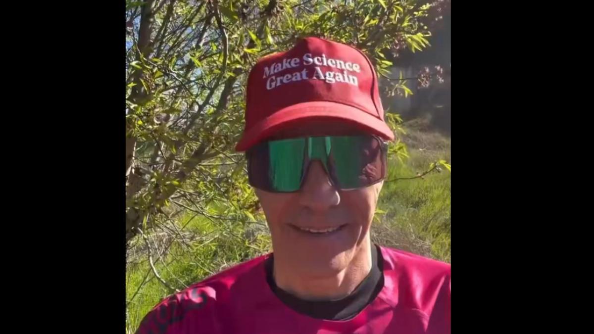 Una 'influencer' de EEUU ve la gorra de Pedro Sánchez de 'Make Science ...