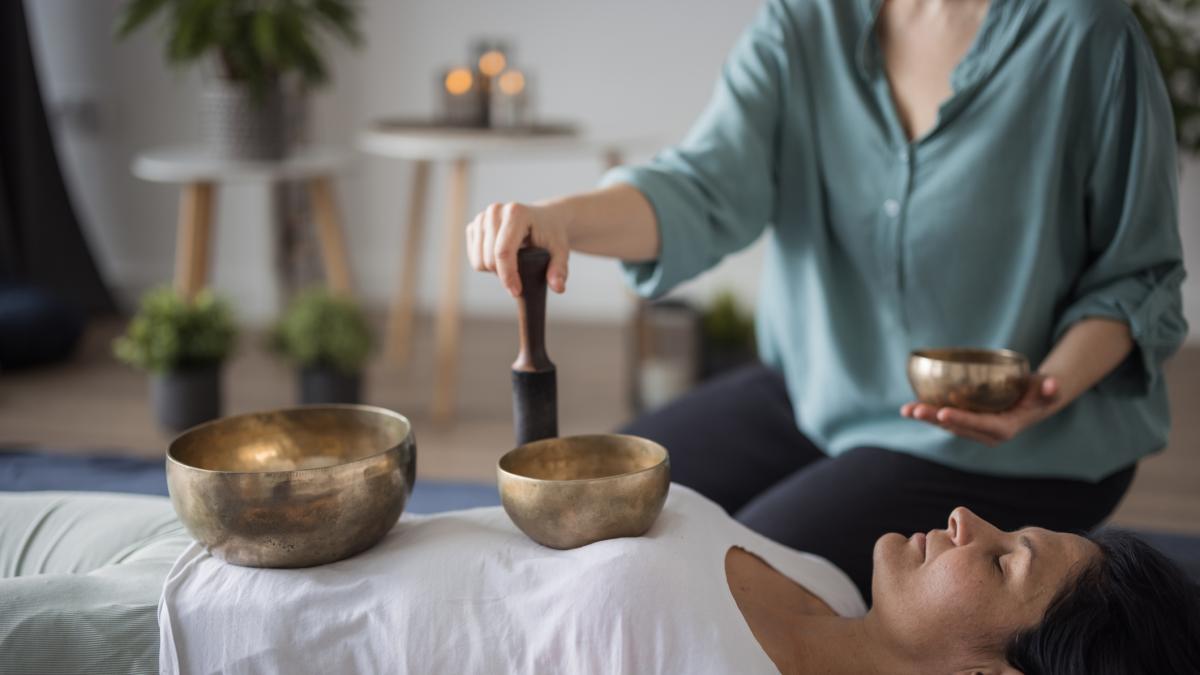 Una profesora llevaba 16 años de baja con sueldo público y mientras trabajaba como naturópata: la policía acaba de registrar su casa