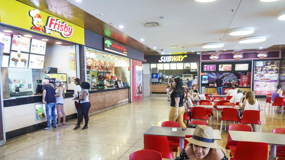 La Audiencia de Alicante da vía libre a Frisby España para abrir en Madrid y Barcelona: la justicia dice que 850.000 colombianos en España son "un sector minúsculo" para proteger la marca colombiana