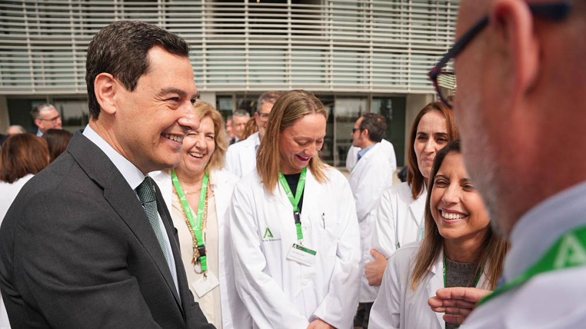 Los seguros médicos privados en Andalucía han pasado del 10,4% al 23,7% en seis años: el 61,2% de los andaluces tiene una opinión negativa de su sanidad pública, la peor nota del país