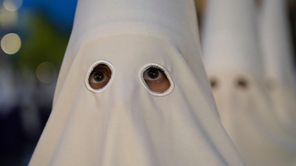 Paso a paso, palabra a palabra: diccionario de términos para entender la Semana Santa más allá de la Esperanza Macarena