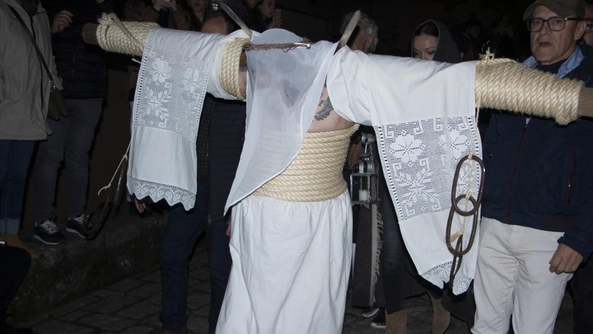 De los  picaos  a la quema de Judas: las tradiciones de Semana Santa más curiosas o que parecen de otro siglo