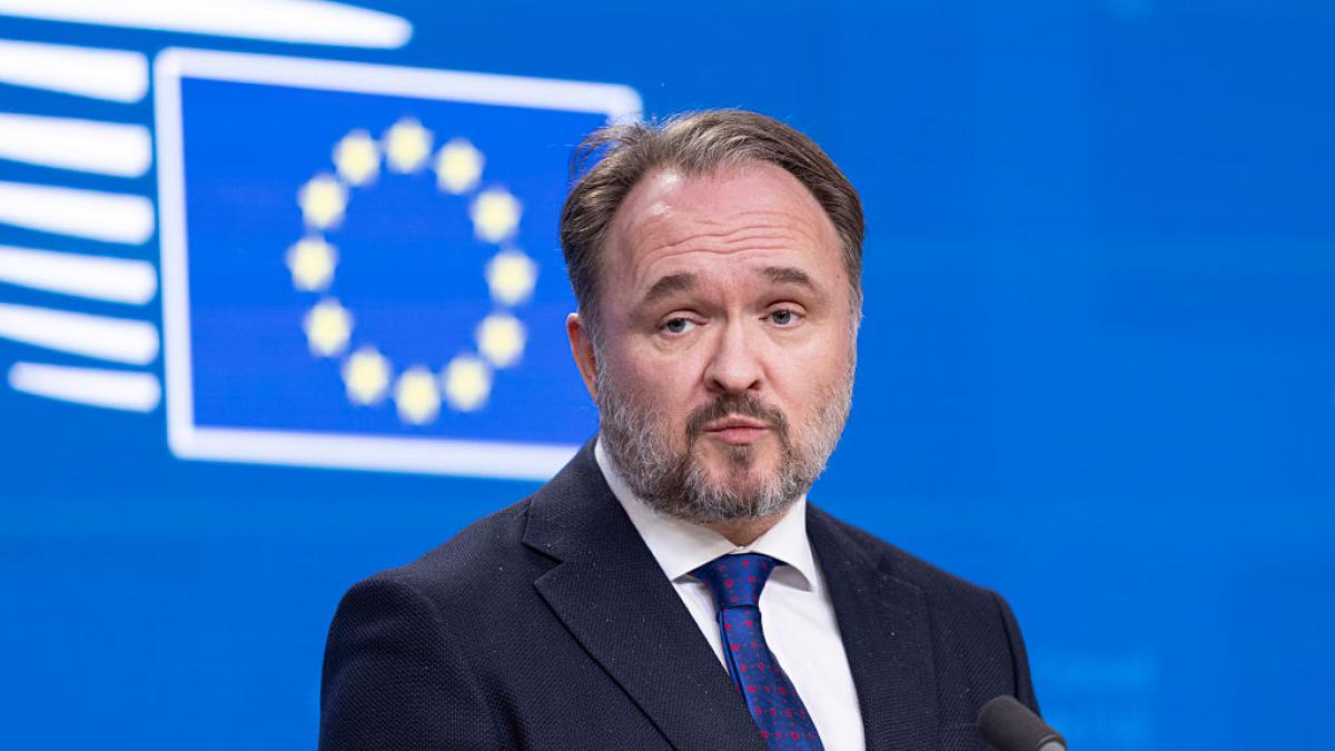 La UE pide 'apretarse el cinturón' por la crisis del petróleo, mete prisas a los países y hace suyo el decálogo de ahorro de la AIE: del teletrabajo a limitar el uso de vehículos privados