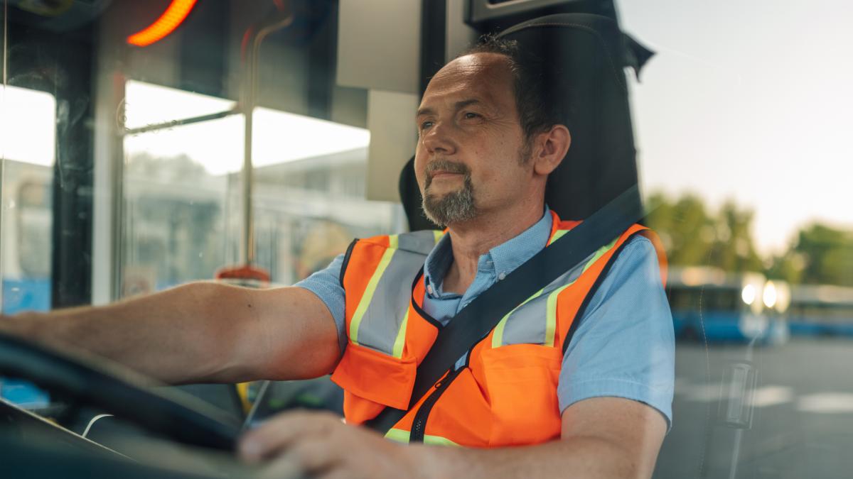 Daniel y Celia, conductores de autobús en Alemania: "El alquiler es de 550 euros y gano casi 3.000"