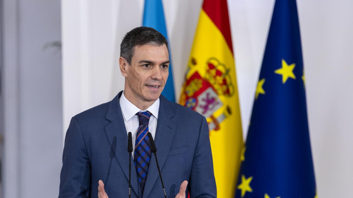 Anton Losada destaca lo que está logrando Sánchez con la bandera de España