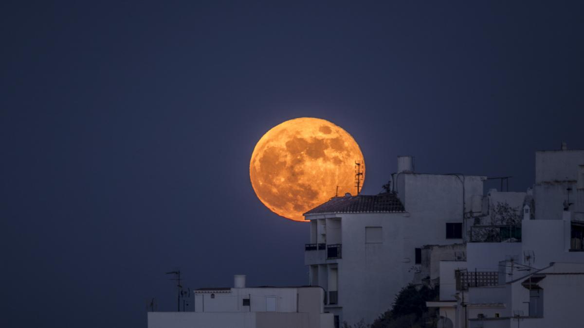 Cómo y dónde ver la Luna Rosa 2026: esta es la fecha de la luna llena de Semana Santa